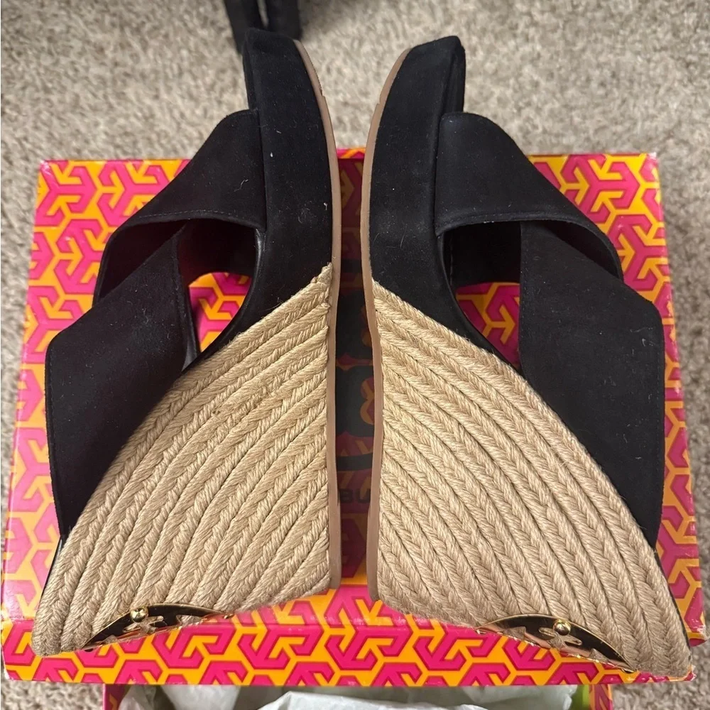 Tory Burch Black Sandals Criss-Cross Design
